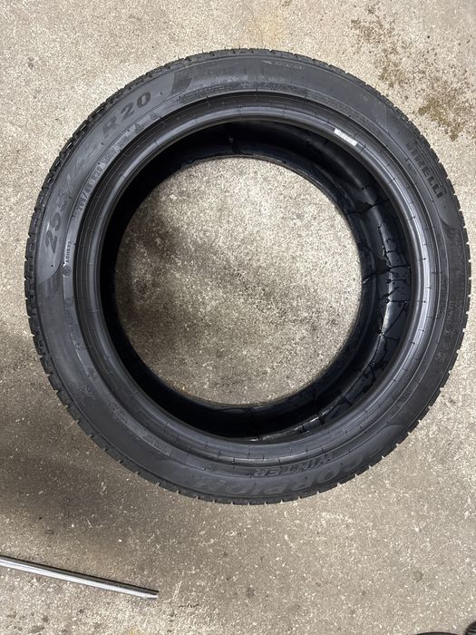 255/45 R20 Pirelli Scorpion Winter