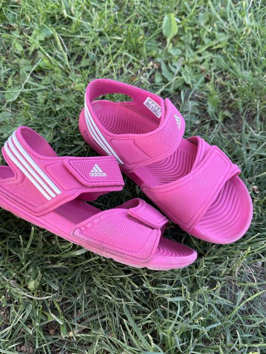 Босоніжки adidas 34розмір