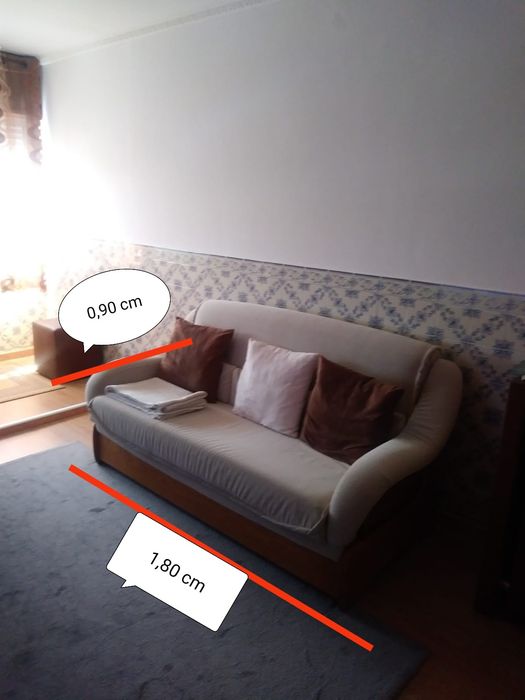 Mobília completa de sala de jantar e de estar.