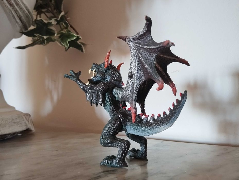 Dinossauros de brinquedo.