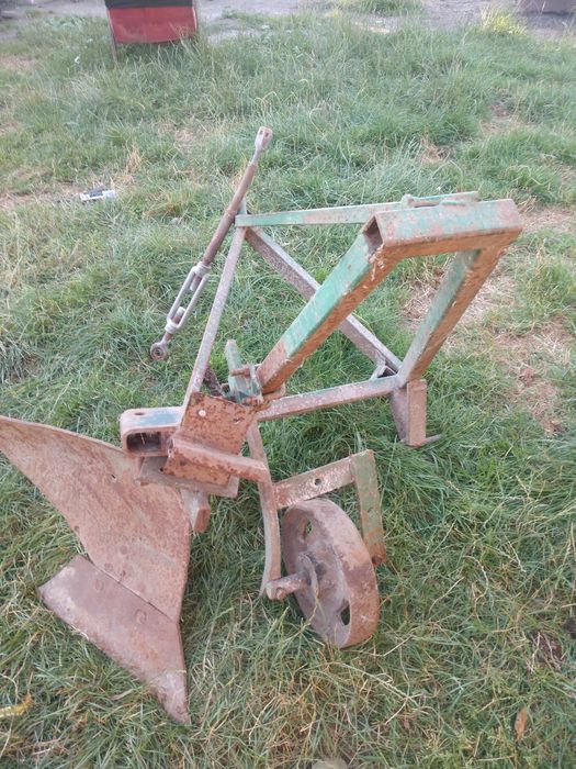 Продам коний плуг,викопуч картоплі і однокорпусний плуг на мінітрактор