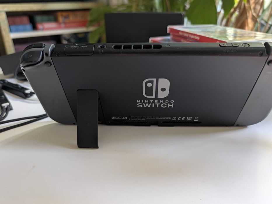 Nintendo Switch HAC-001(-01) + 128GB + 3 Jogos + Case de Transporte