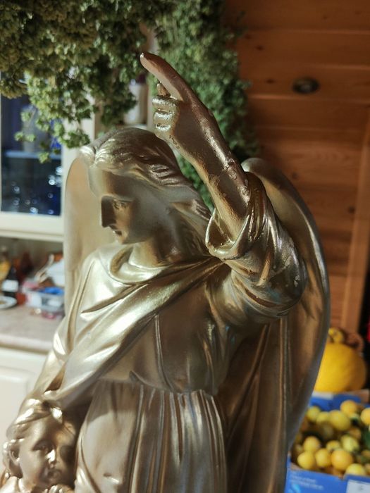 Estátua de Anjo com Criança - Dourada