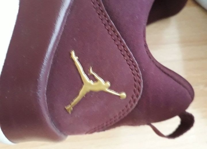 Śliczne buty JORDAN  damskie aksamit rozm.39(24.5cm)