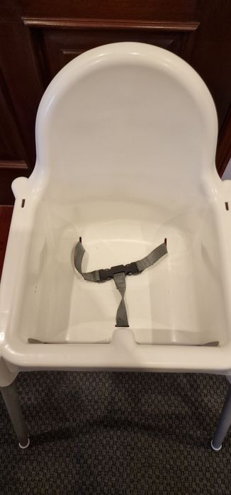 Cadeira de Refeição Ikea com Tabuleiro e cintas de segurança