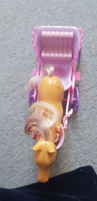 Kareta z koniem dla lalek