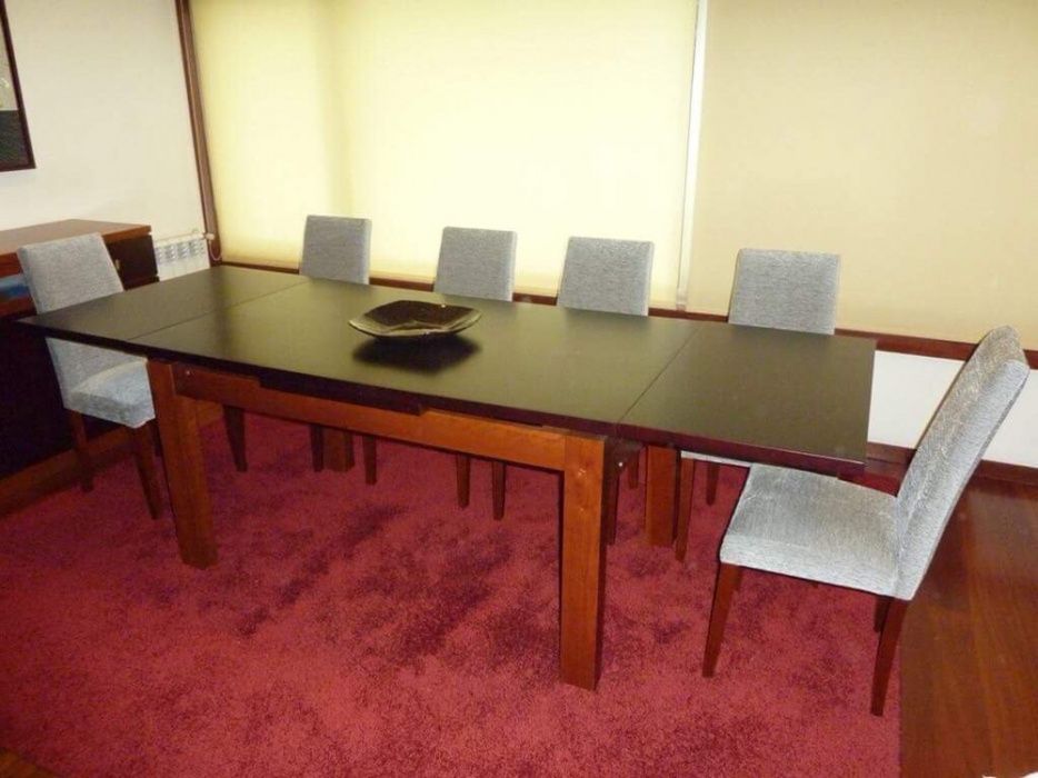 Mesa extensível e 6 cadeiras