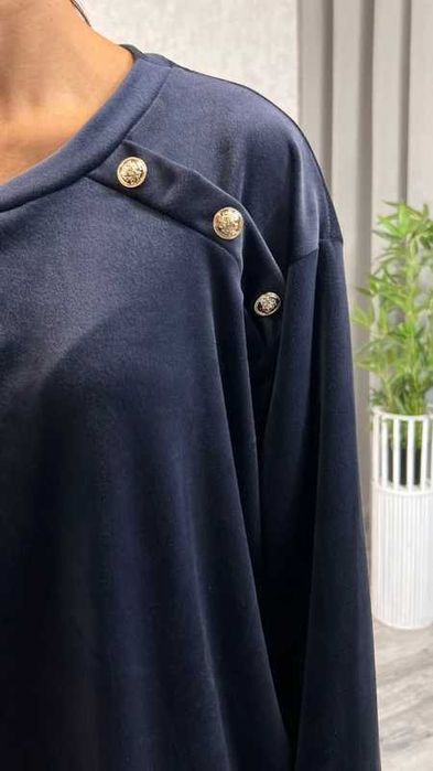 Bluzka bawełniana welurowa granat z długim rękawem ozdobne guziki UNI