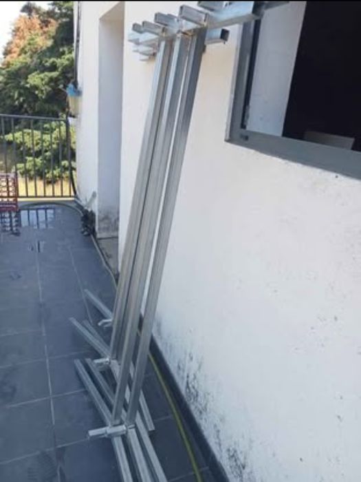 Estendal com 15 cordas e rodas novo