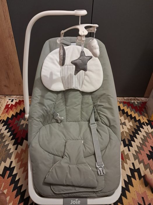 Шезлонг Joie з мобілем