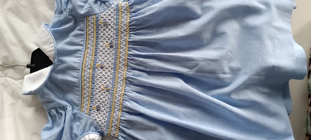 Vestido azul de menina. Usado. Em excelente estado . 100% algodão 
Não