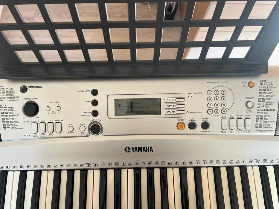 Teclado YAMAHA PSR-E313