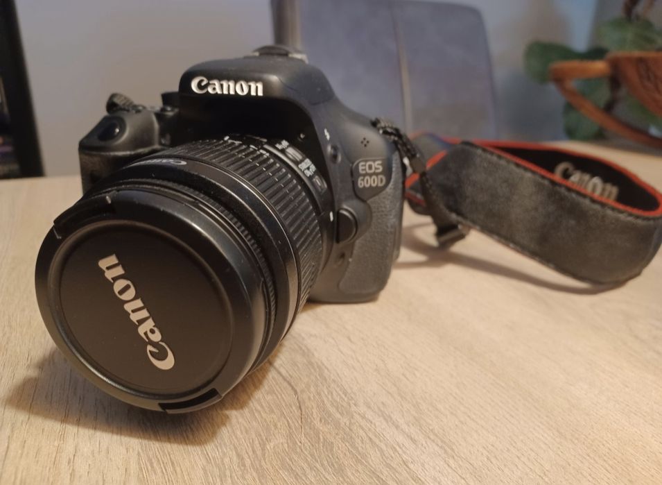 Câmara fotográfica Canon EOS 600D