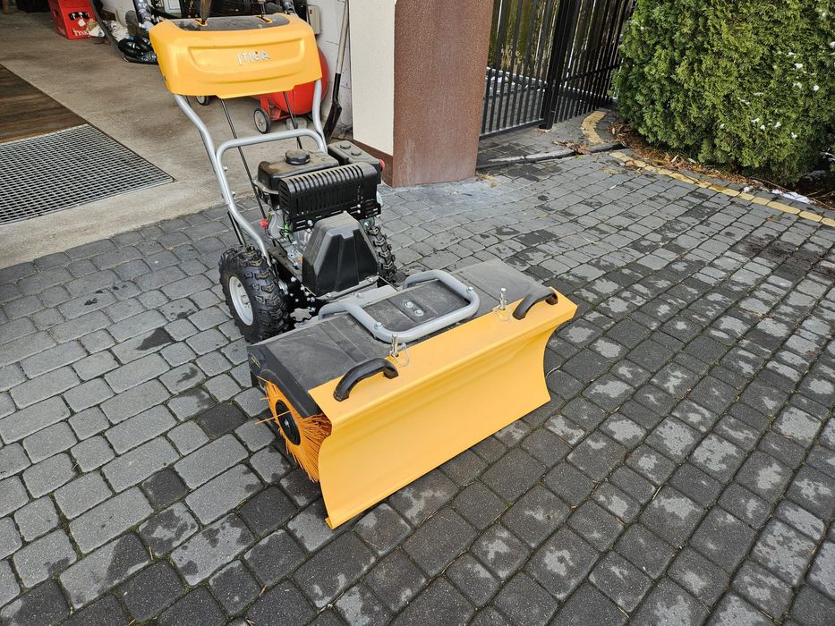 Zamiatarka z pługiem Stiga 800G