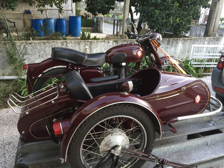 Mota clássica BSA B31 1953 e sidecar