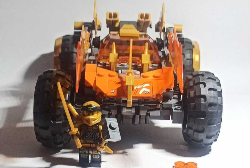 LEGO Ninjago Smoczy Krążownik Cole’a 71769 s