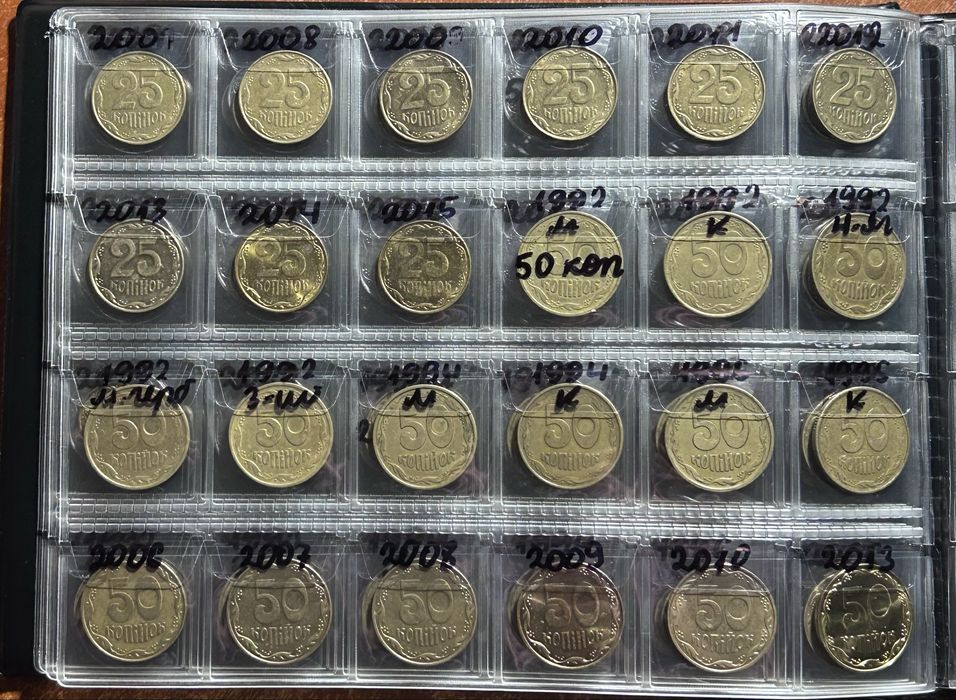 Продам набор погодовку из 132 монет Украины в альбоме все номиналы.