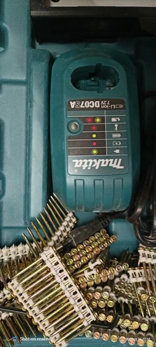 Sprzedam gwoździarkę makita GN420CLSE