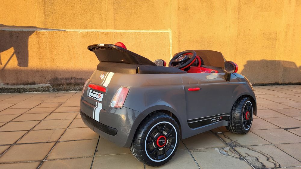 Carro elétrico de criança