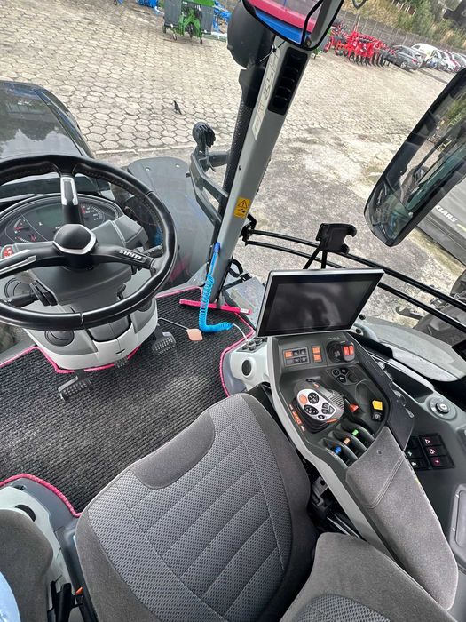 Ciągnik CLAAS AXION 830