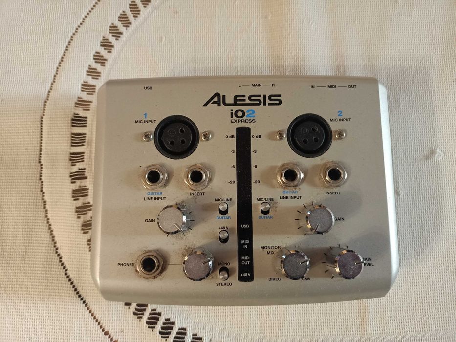 Interface Alesis IO2