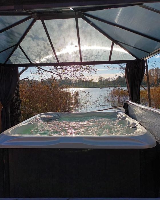 Dom Willa z basenem jacuzzi sauna Mazury nad jeziorem