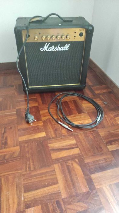 Guitarra ESP LTD Viper-10 BLK + Amplificador Marshall MG15GR