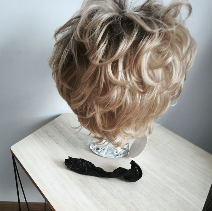 Sprzedam nową perukę roz L