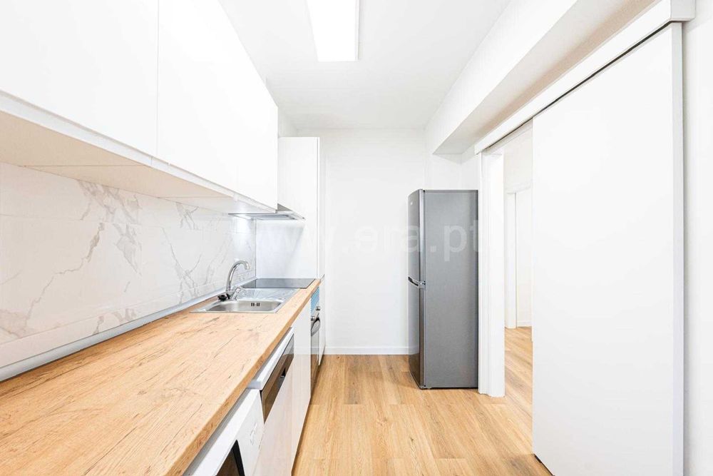 Ótimo apto T2 + 1  totalmente remodelado - Carnide