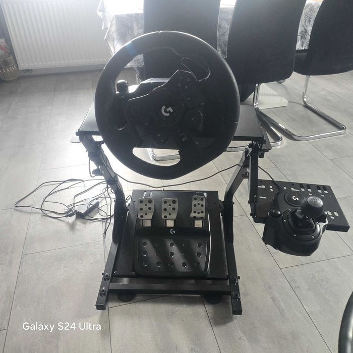 Sprzedam kierownice do ps5 z stelażem LOGITECH