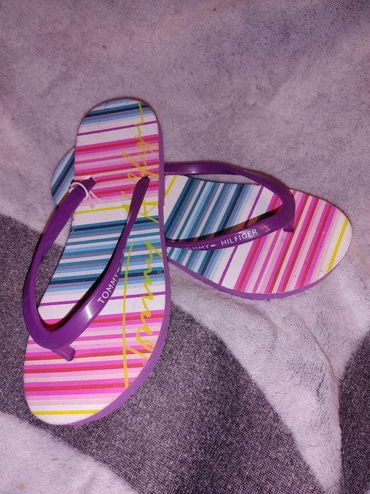 Japonki Tommy Hilfiger rozmiar 6 usa około 37