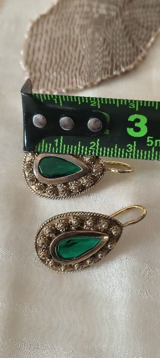 Brincos antigos com pedra verde