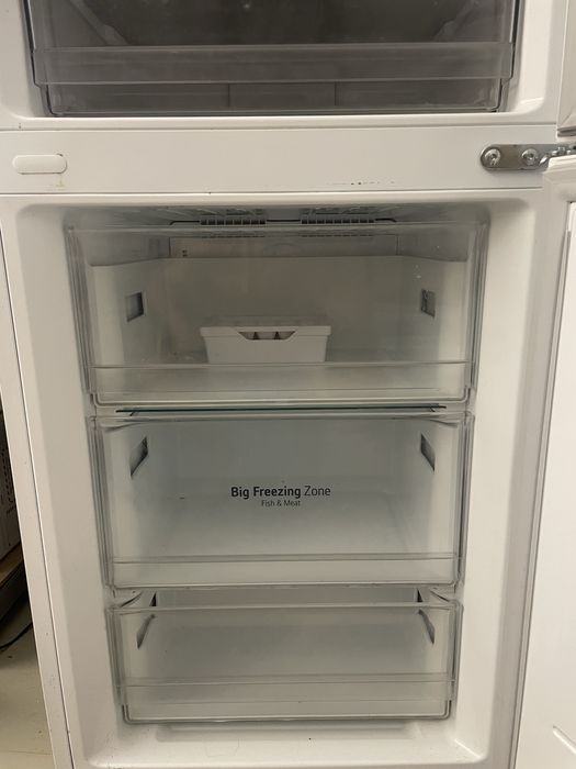 Frigorífico Combinado LG GBB61SWGCN (No Frost - 186 cm - 341 L - Branco)
