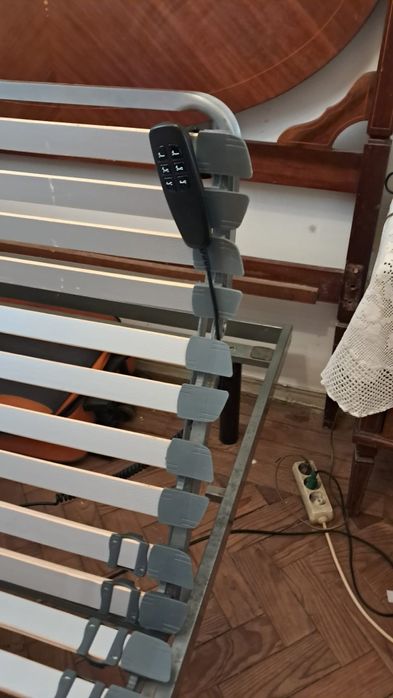 Cama dobrável com comando
