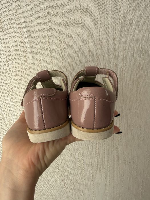 Туфлі Clarks на дівчинку 22 розмір  14,5 см