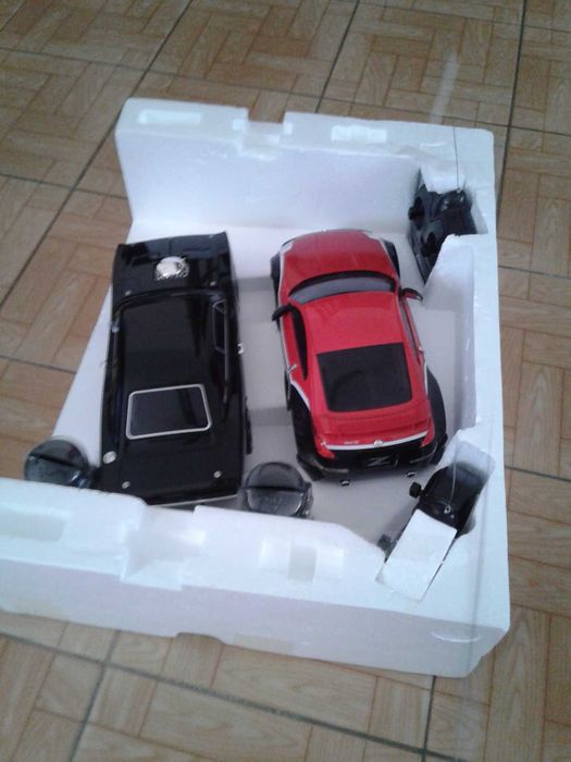 Dodge Charger R/T e Nissan 350 Z a 1/16 da Fast & Furious, como novos!