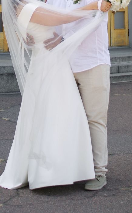 Продам весільну сукню