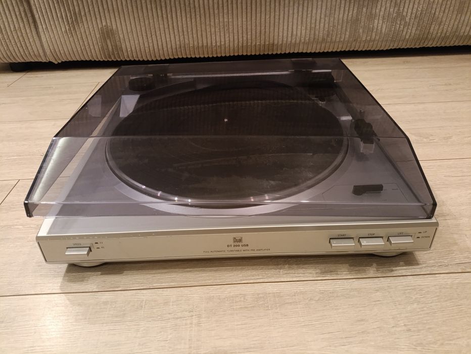 Gramofon DUAL DT200