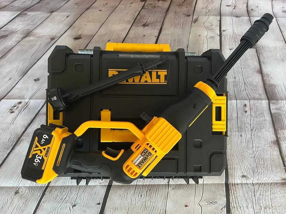 Мобільна мийка DeWalt DCPW550B (36В, 230 л/год, кейс)