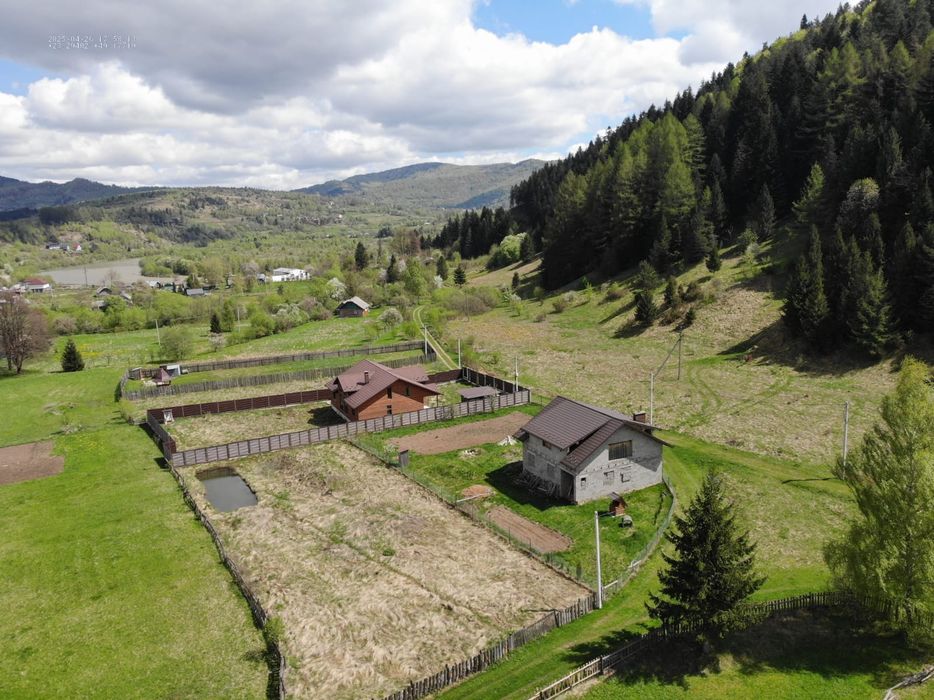 Земельна ділянка в Карпатах , річка , гори