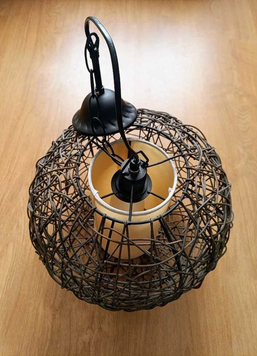 Candeeiro interior/exterior em vime e metal