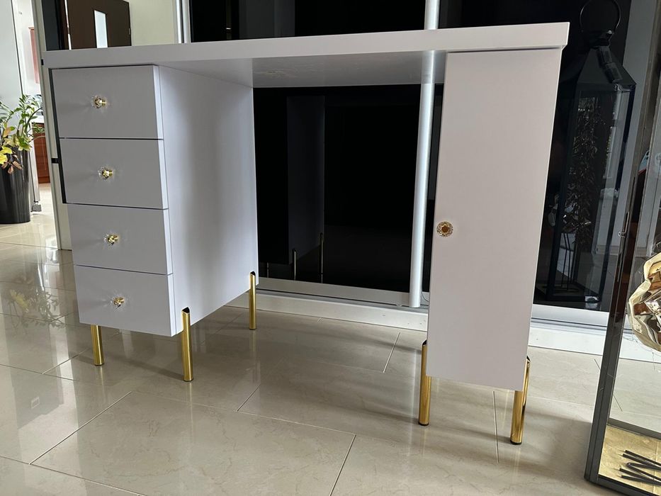 Biurko kosmetyczne manicure