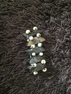 pulseira castanha e tons verde