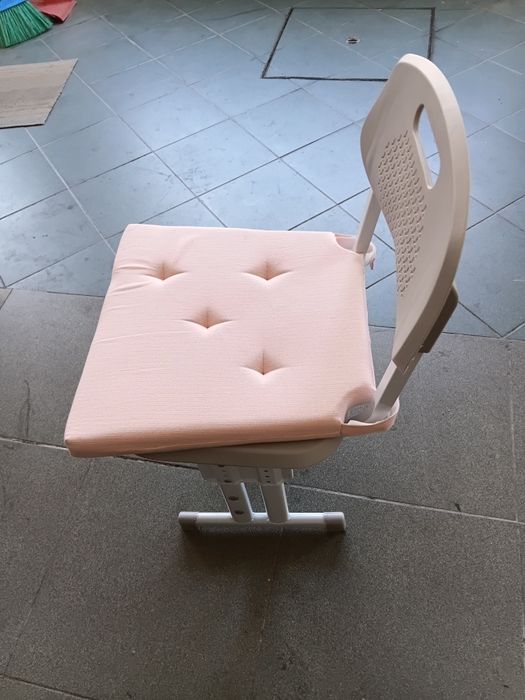 Cadeira de secretária ergonómica  e ajustável para criança( como nova)