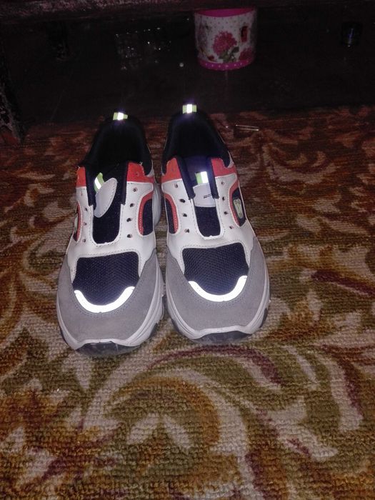 Продам кросівки в гарному стані