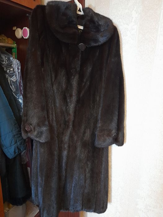 Шуба норкова коричневого кольору