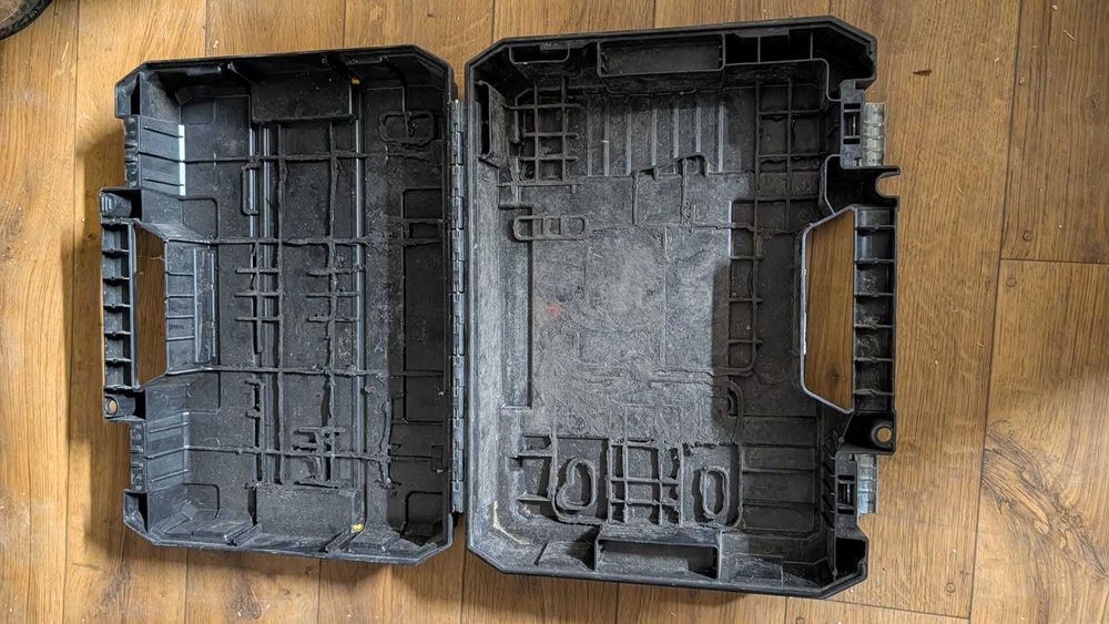 walizka kufer dewalt tstak