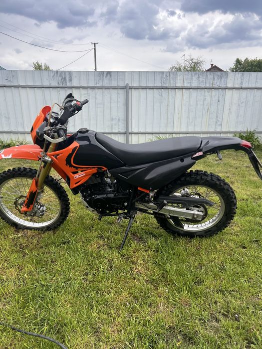 Продам,ендуро мотоцикол pioneer 200кубів