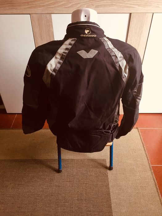 Casaco motard e capacete