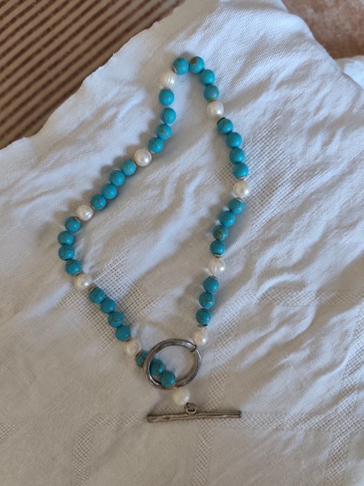 Colar em turquesas e pérolas verdadeiras